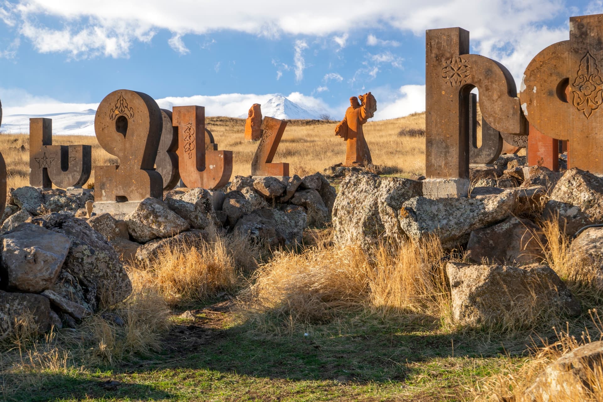 monument de lalphabet armenien 3